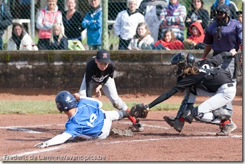 2012 Belgian Little League Championships : finale game between Flanders East (black) and Brussels (blue). Flanders East won the championship for the 2nd time in a row.
